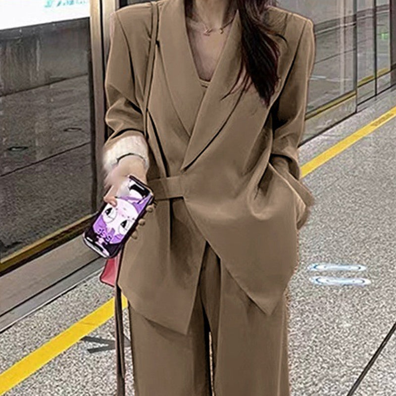 Kétrészes női szett - elöl megkötős kabát és bő szárú nadrág